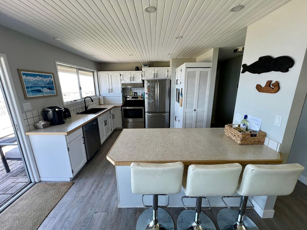 Coastal Oceanfront Retreat with Pebble Beach Access Located Near Stories Beach in Campbell River, BC