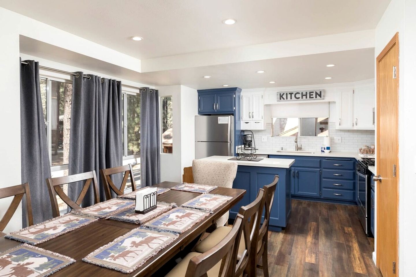 Impressive Cottage with Hot-tub and Games in Big Bear Lake, California