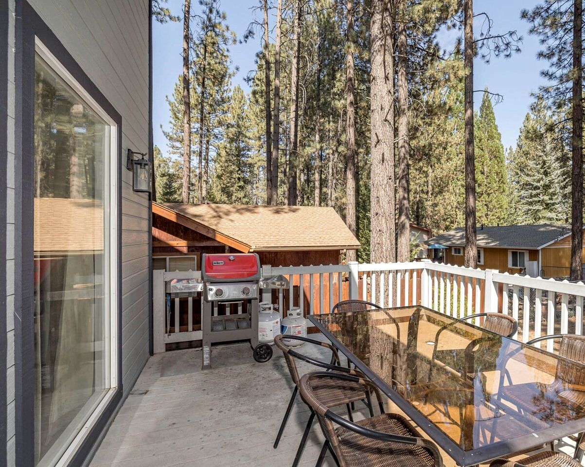 Impressive Cottage with Hot-tub and Games in Big Bear Lake, California