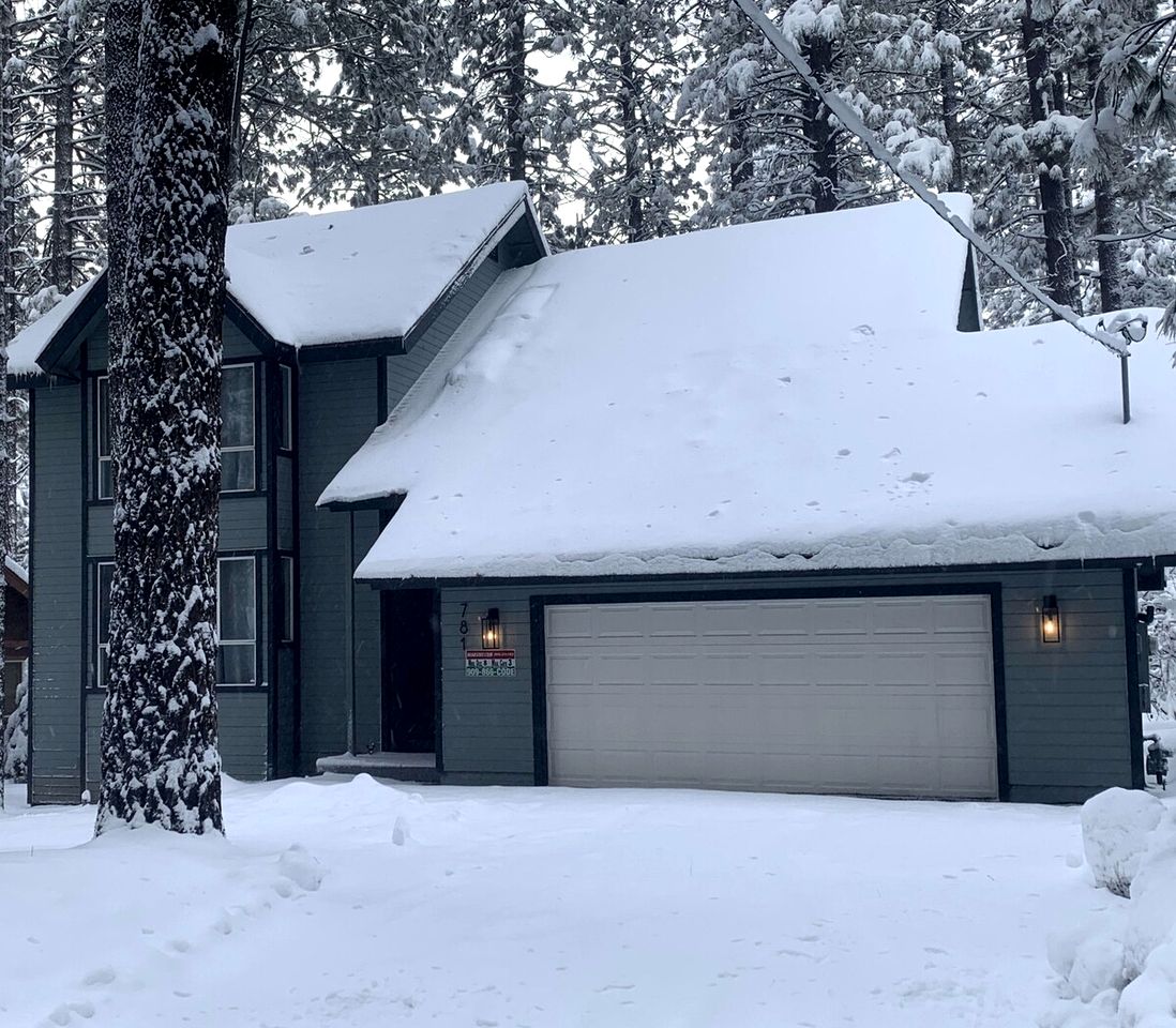 Impressive Cottage with Hot-tub and Games in Big Bear Lake, California