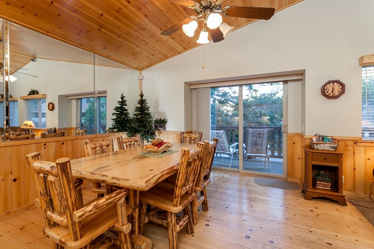 Cabins (United States of America, Big Bear Lake, California)