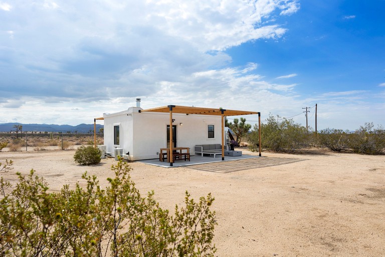 Modern Design Cabin with Fire Pit and Picnic Space in Yucca Valley, California