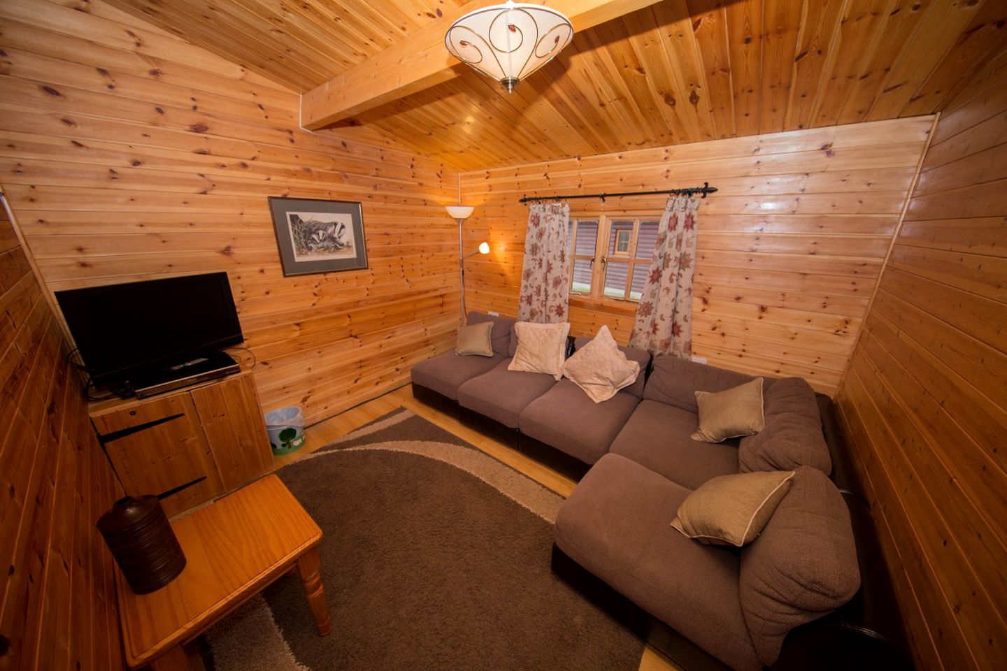 Modern Log Cabin Rental for a Glamping Adventure near Bristol, England