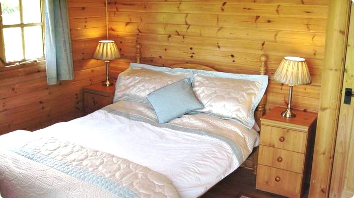 Lovely Glamping Cabin Rental Perfect for Families near Yeovil in Somerset