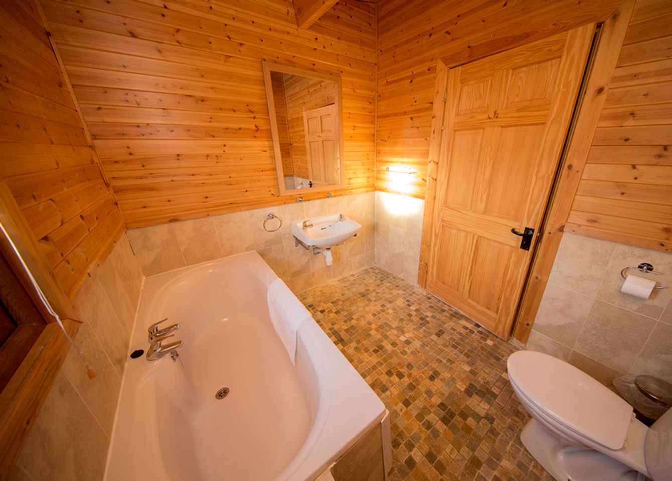 Spacious Family-Friendly Farm Cabin for Glamping Holiday near Exeter