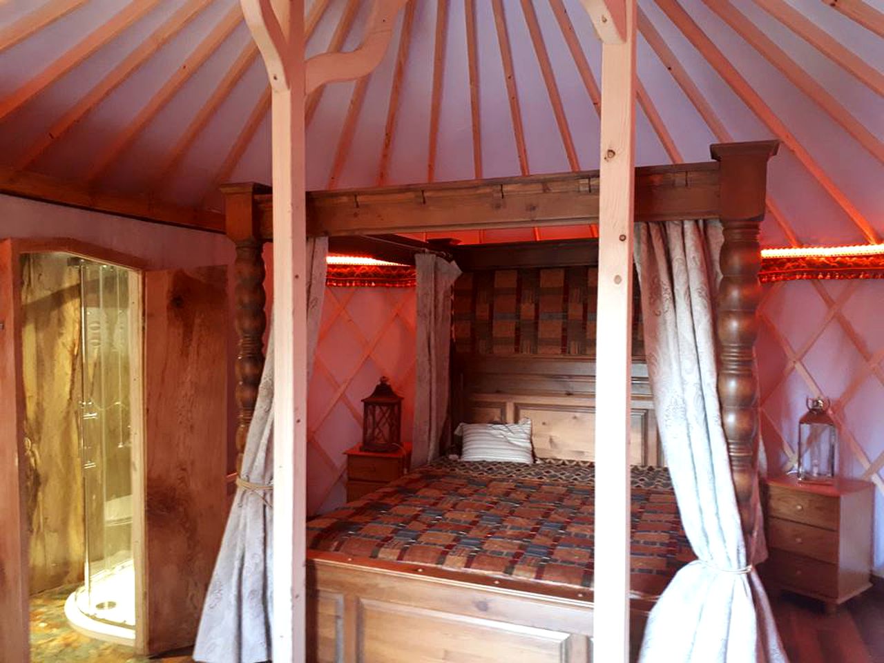 Luxurious Yurt Rental with Kitchenette for Farm Holiday in Somerset, England