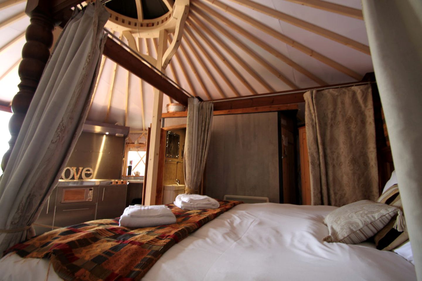 Luxurious Yurt Rental with Kitchenette for Farm Holiday in Somerset, England