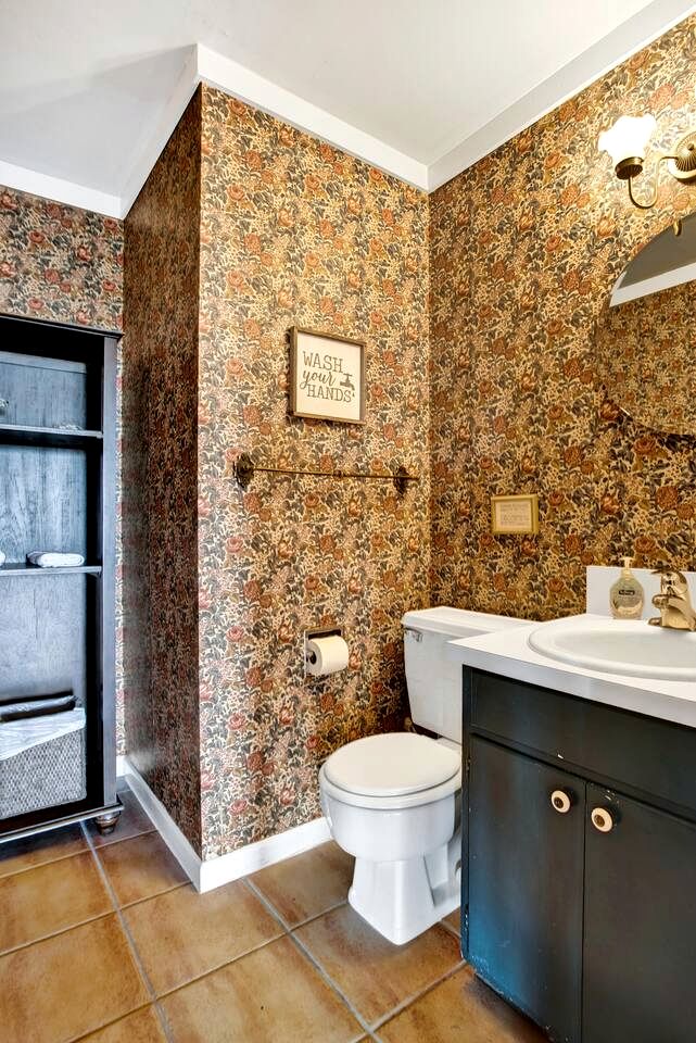 Serene Hilltop Brick Retreat with Panoramic Views Near Fredericksburg, Texas