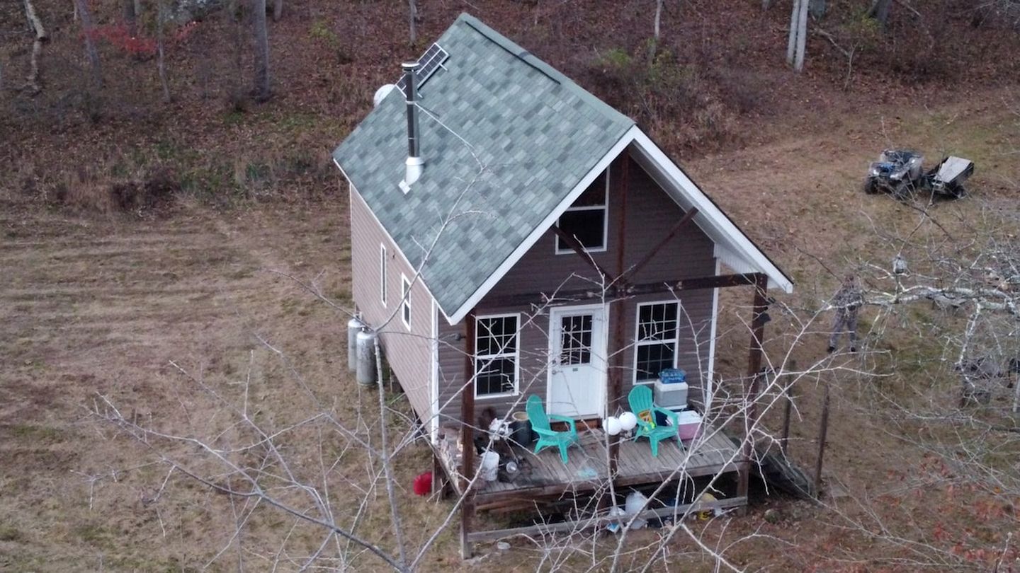 Secluded Off-Grid Cabin with Waterfall & Hiking Trails Near Rome Township, OH