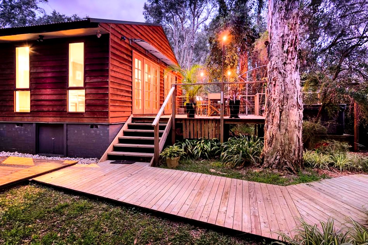 Spacious One Mile Beach Retreat with a Hot Tub Ideal for Group Getaways, NSW