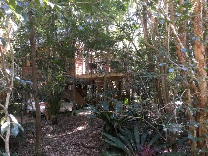 Tree Houses (One Mile Beach, New South Wales, Australia)