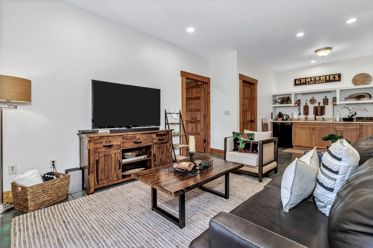 Cozy Mountain Retreat with Hot Tub and Fire Pit near Black Mountain, North Carolina