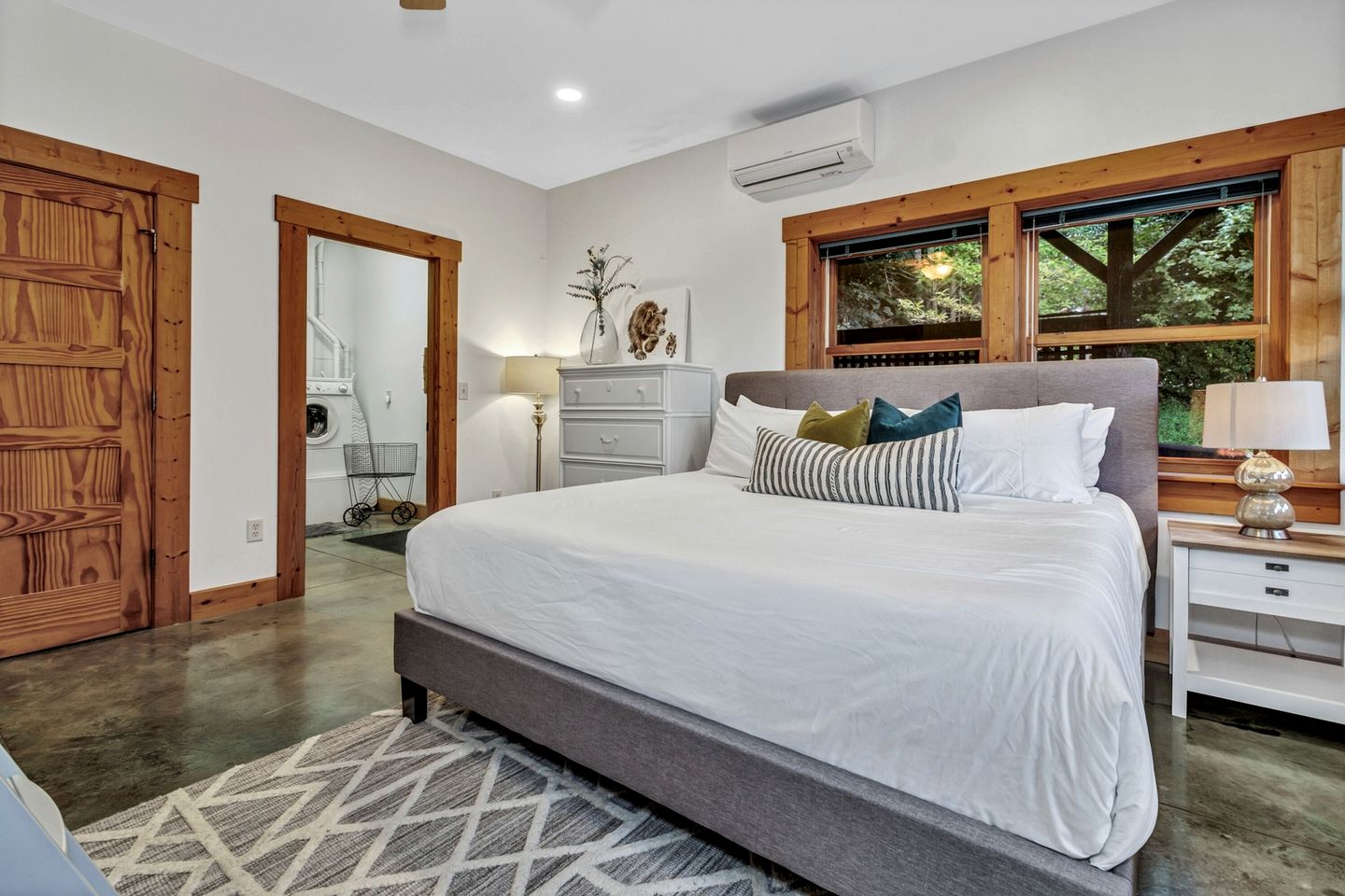 Cozy Mountain Retreat with Hot Tub and Fire Pit near Black Mountain, North Carolina