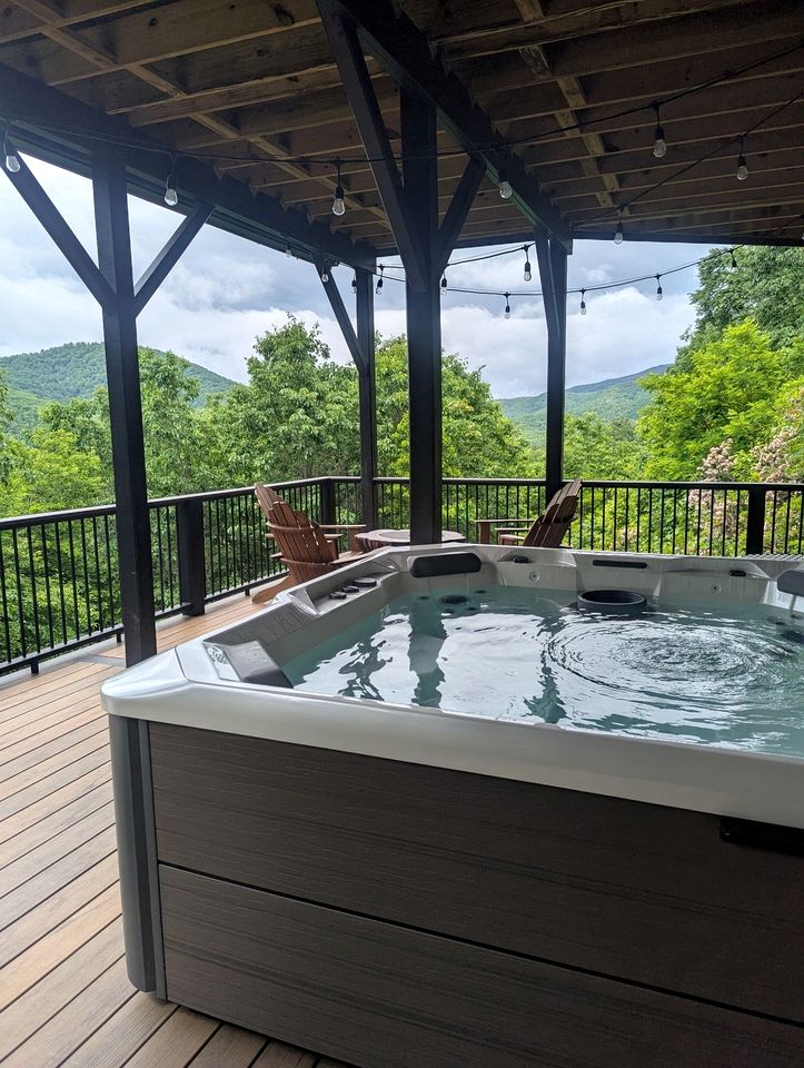 Cozy Mountain Retreat with Hot Tub and Fire Pit near Black Mountain, North Carolina