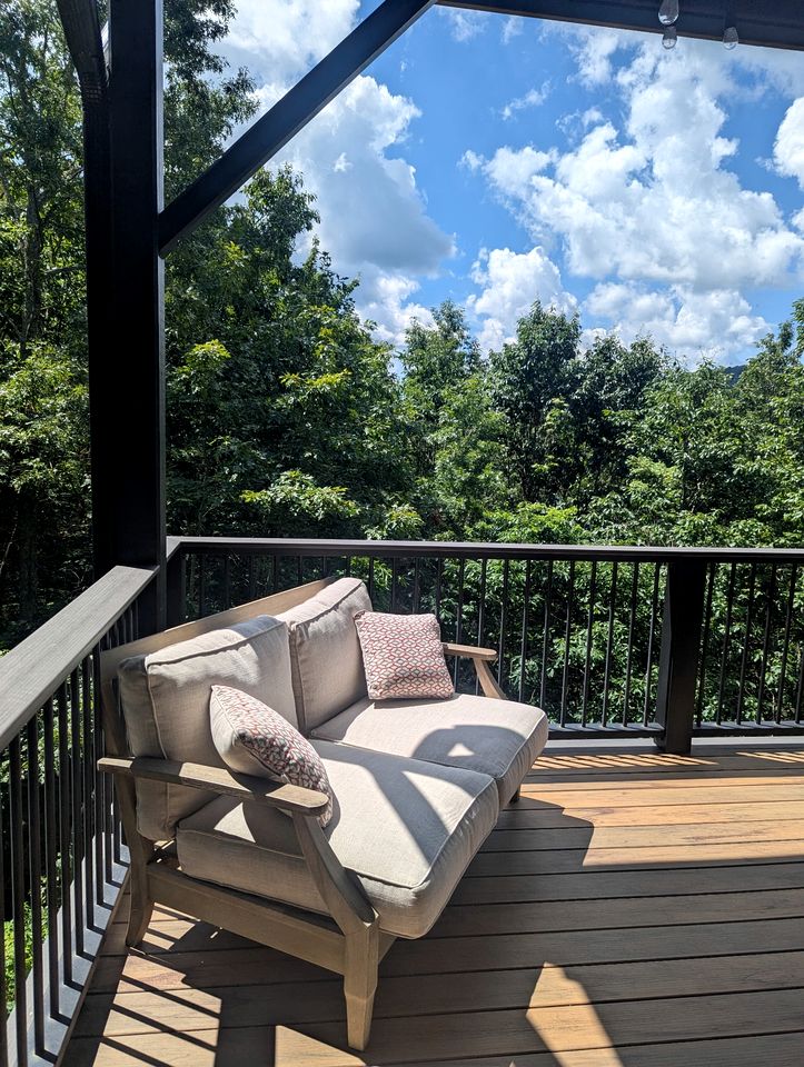 Cozy Mountain Retreat with Hot Tub and Fire Pit near Black Mountain, North Carolina