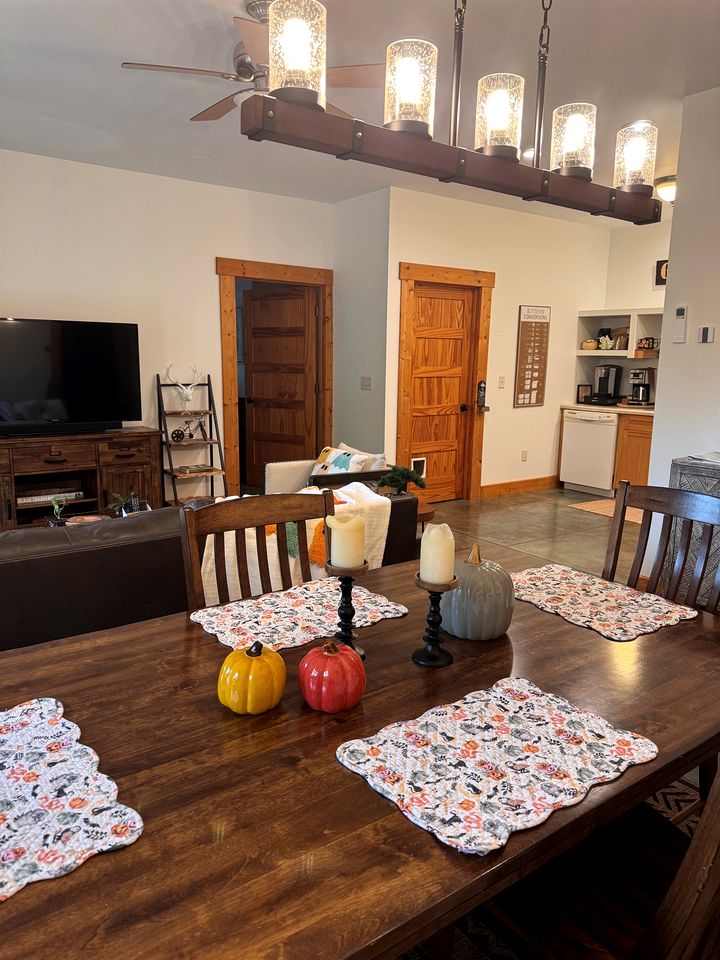 Cozy Mountain Retreat with Hot Tub and Fire Pit near Black Mountain, North Carolina