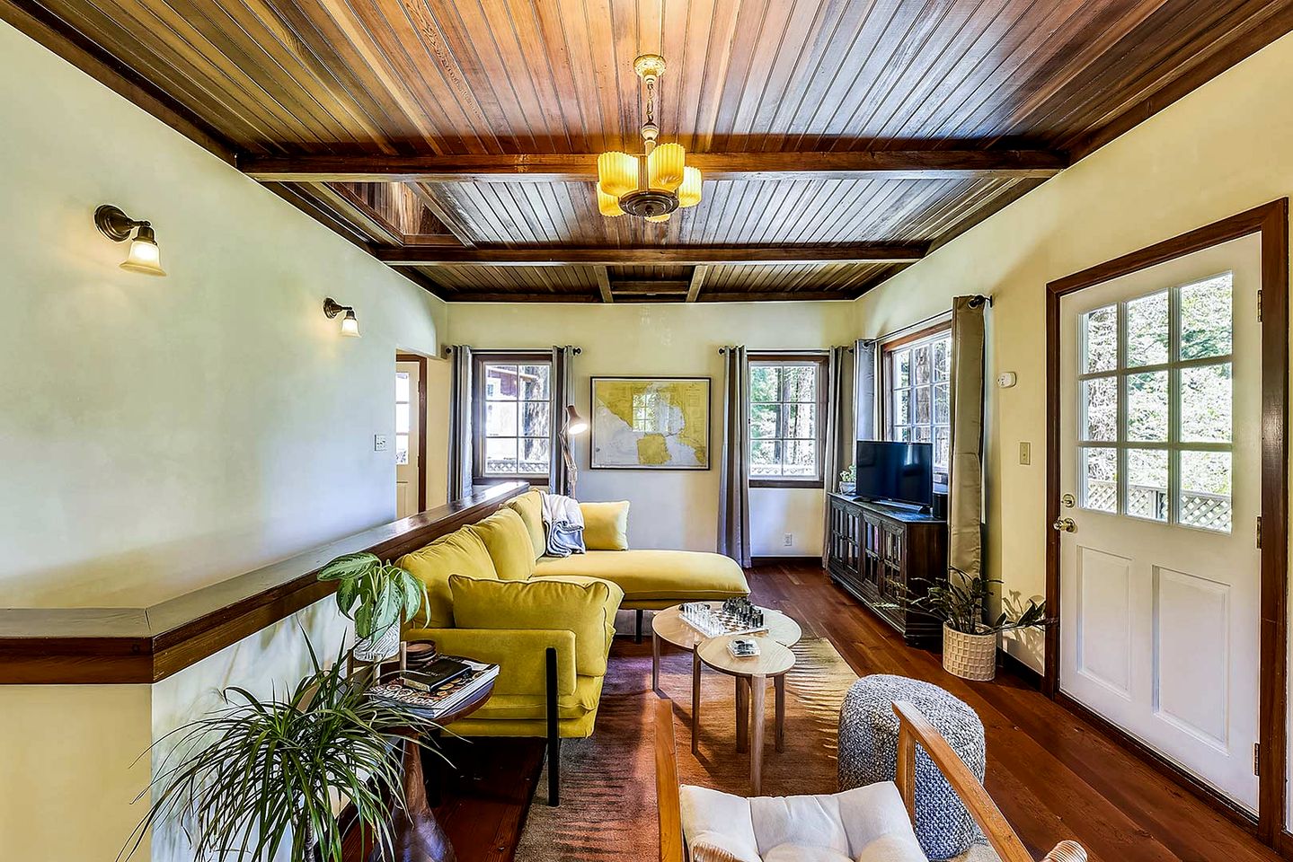 Handsomely Renewed Cabin with Spa Perfect for a Family Escape in Guerneville, California