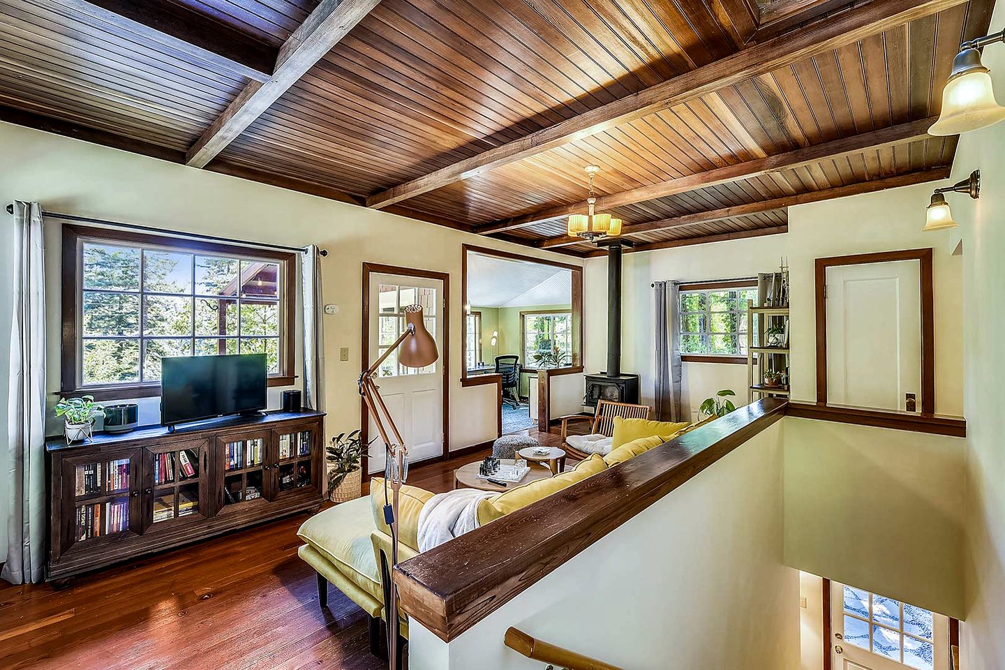 Handsomely Renewed Cabin with Spa Perfect for a Family Escape in Guerneville, California