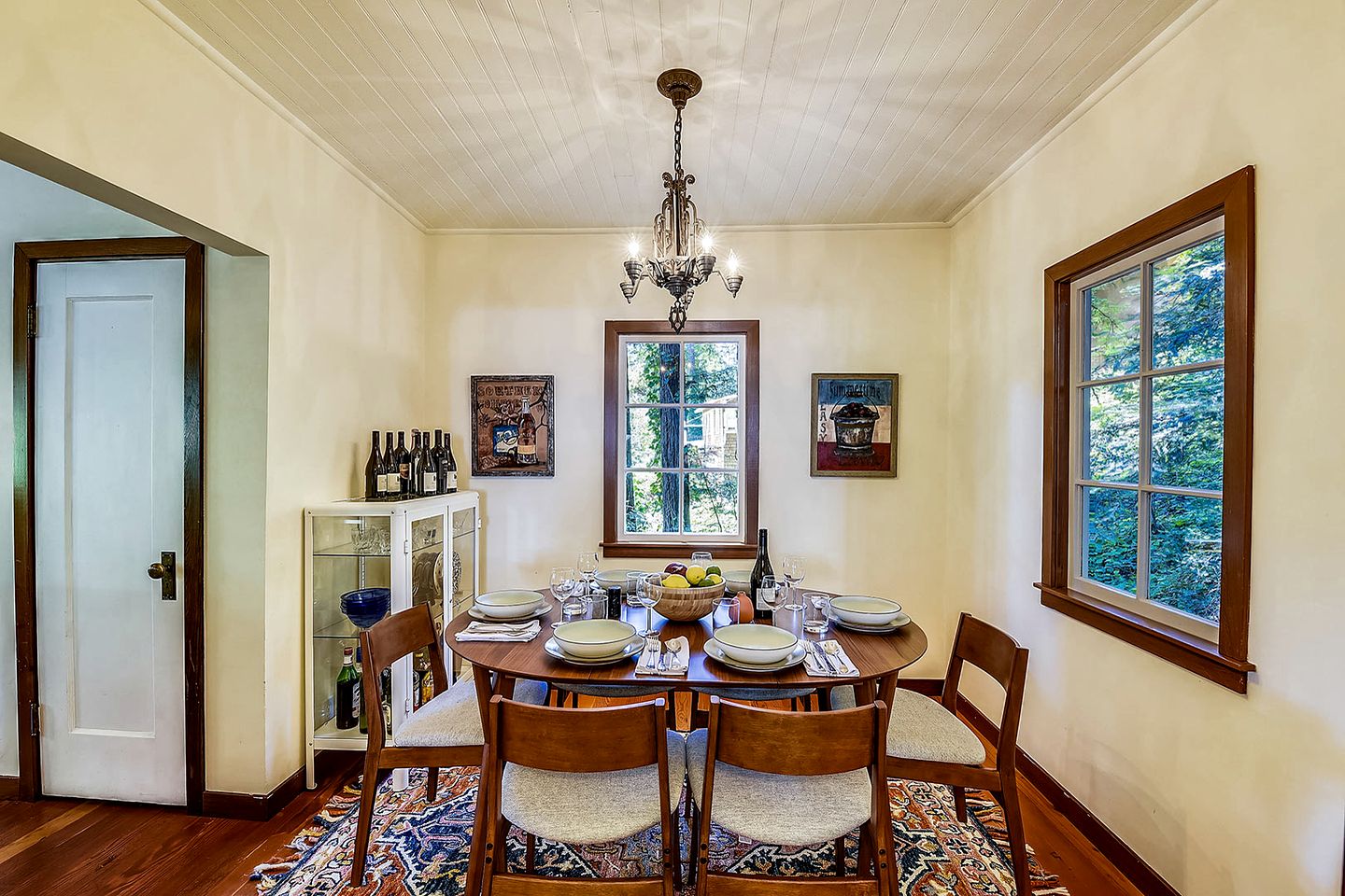 Handsomely Renewed Cabin with Spa Perfect for a Family Escape in Guerneville, California