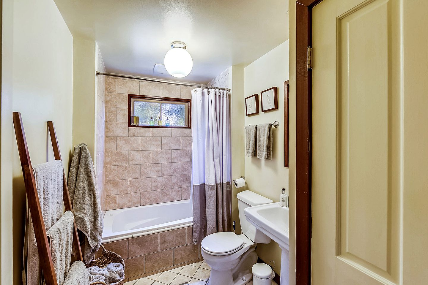 Handsomely Renewed Cabin with Spa Perfect for a Family Escape in Guerneville, California