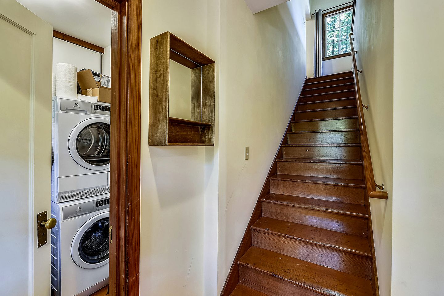 Handsomely Renewed Cabin with Spa Perfect for a Family Escape in Guerneville, California