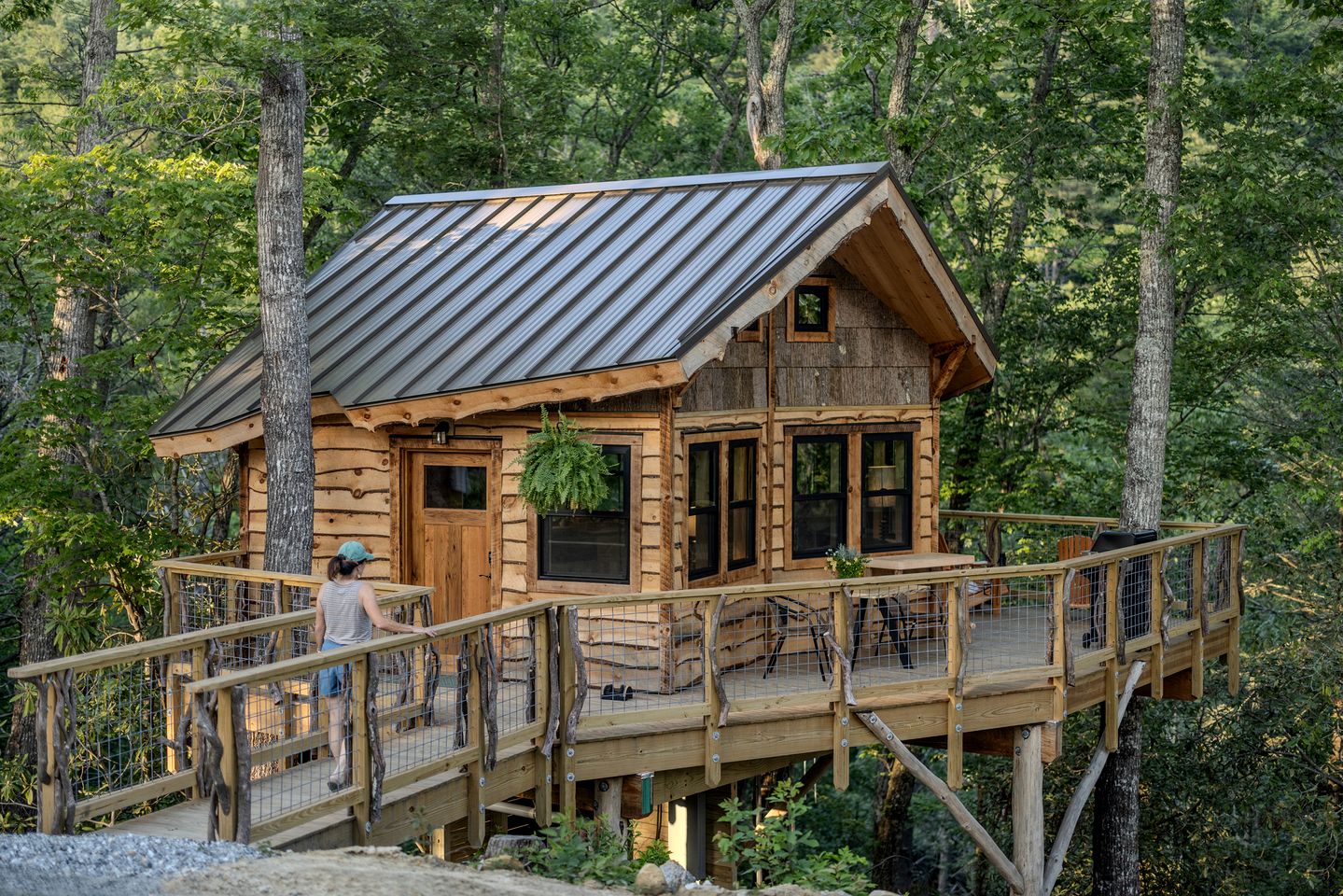 Exclusive Luxury Treehouse Escape with Soaking Tub & Pizza Oven Near Waterfalls, Zirconia, NC