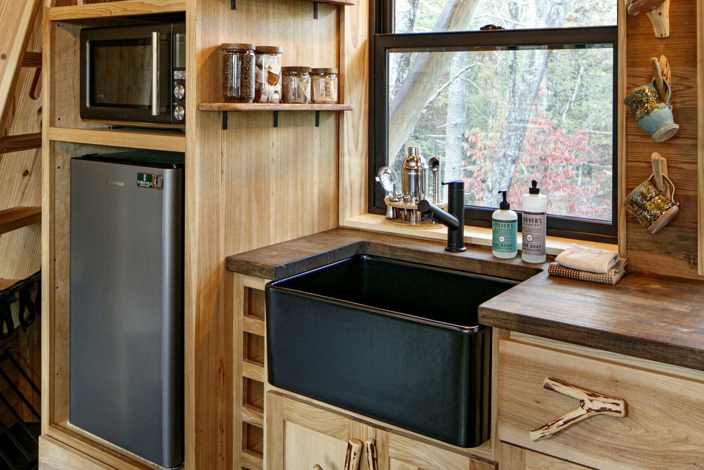 Exclusive Luxury Treehouse Escape with Soaking Tub & Pizza Oven Near Waterfalls, Zirconia, NC