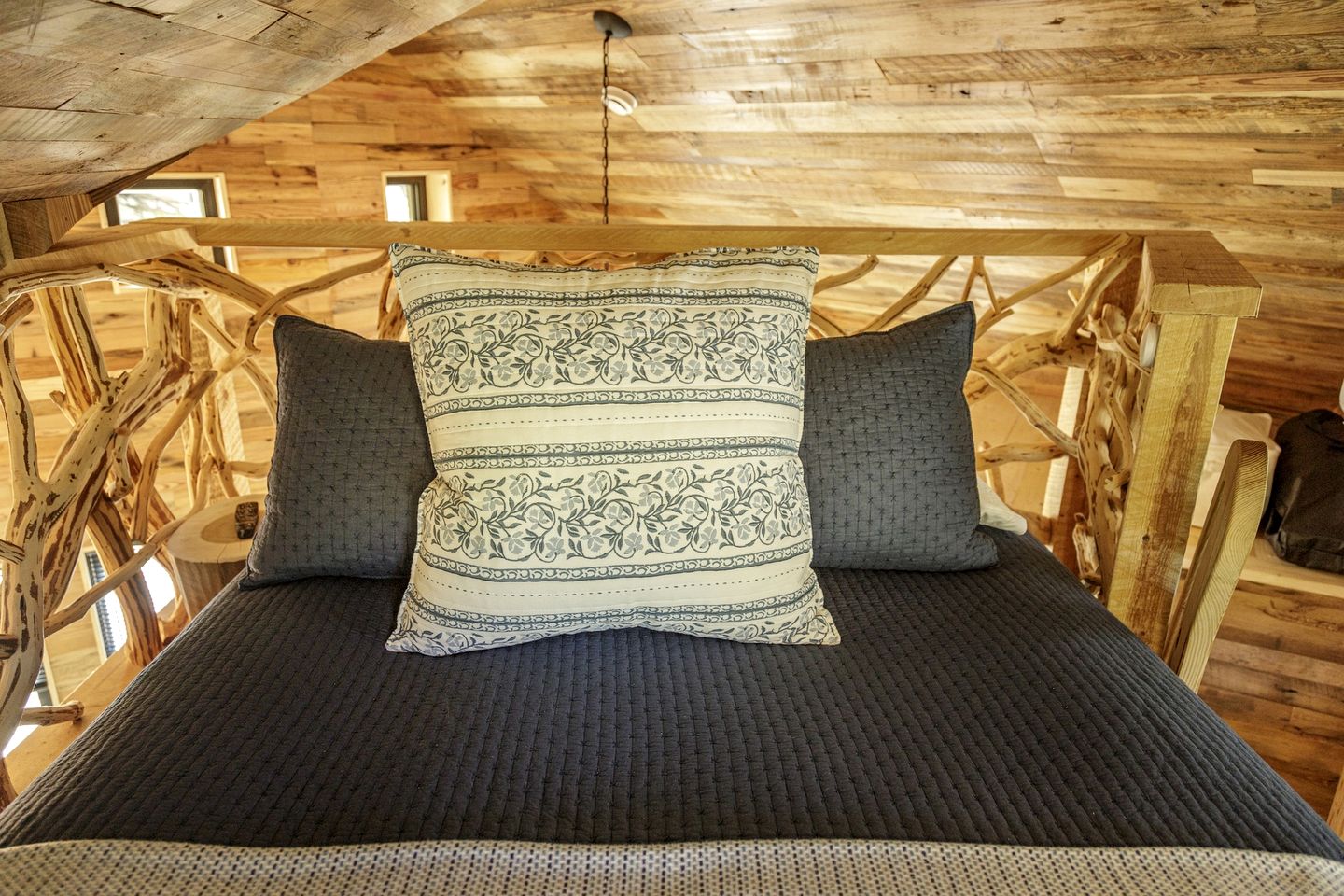 Exclusive Luxury Treehouse Escape with Soaking Tub & Pizza Oven Near Waterfalls, Zirconia, NC