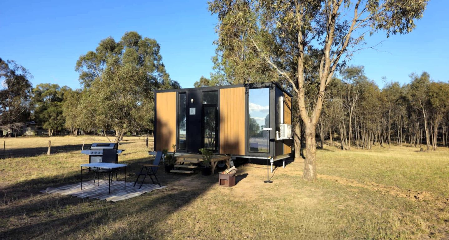 Cute Tiny House with Barbecue in Daisy Hill, Victoria