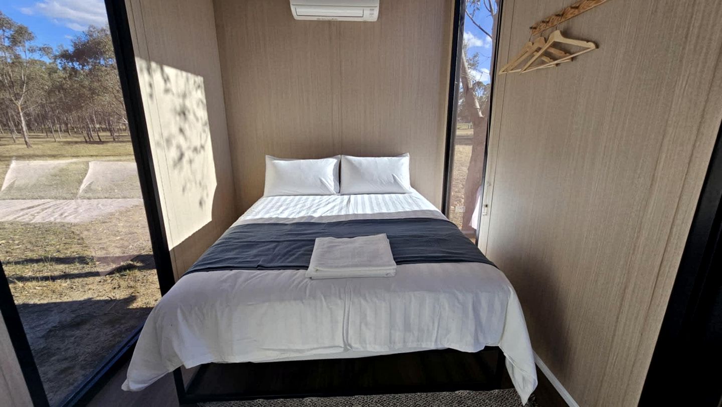 Cute Tiny House with Barbecue in Daisy Hill, Victoria