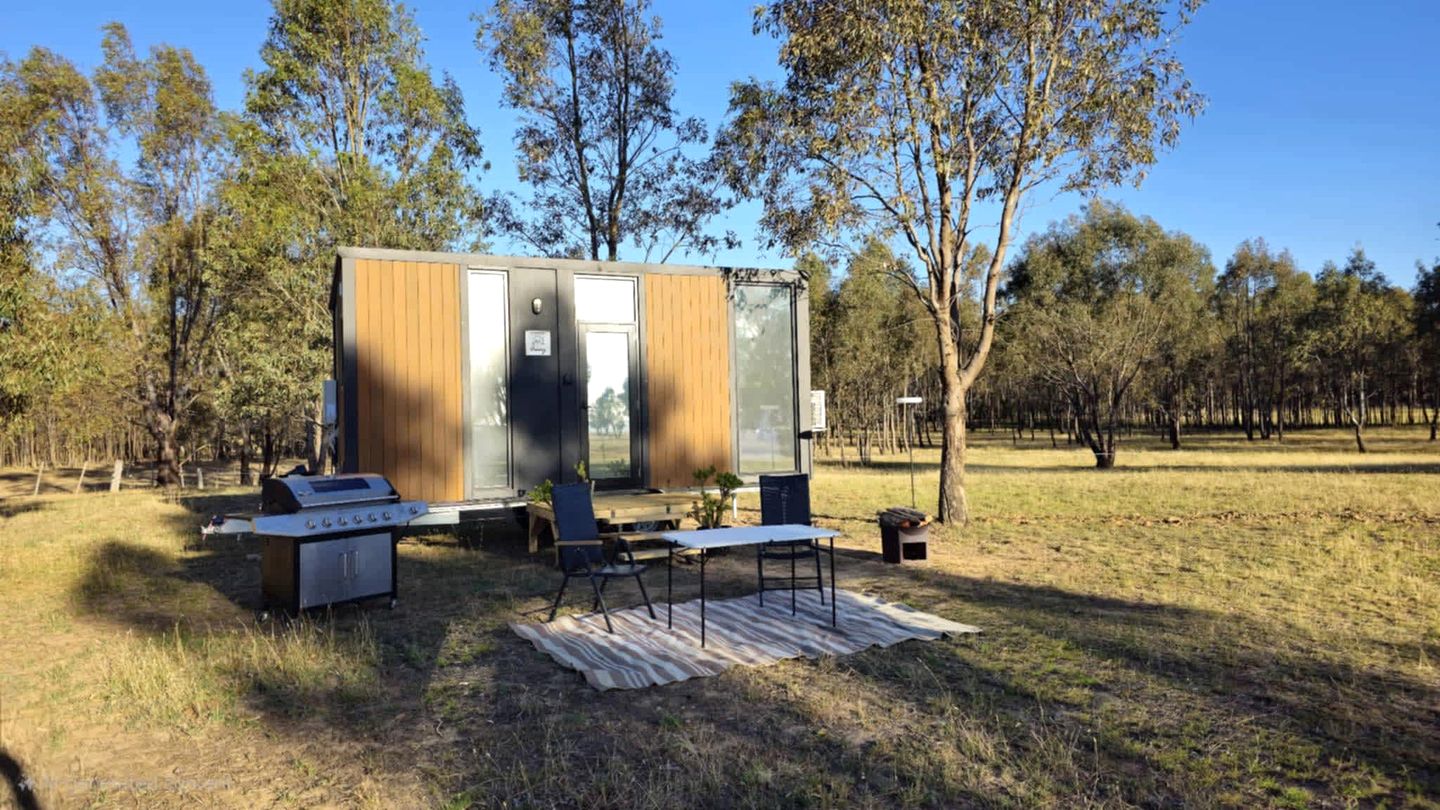 Cute Tiny House with Barbecue in Daisy Hill, Victoria