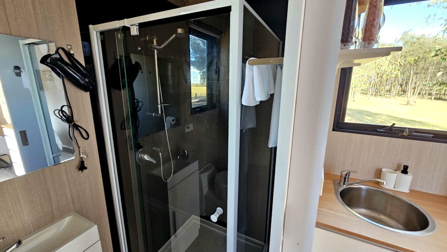 Cute Tiny House with Barbecue in Daisy Hill, Victoria