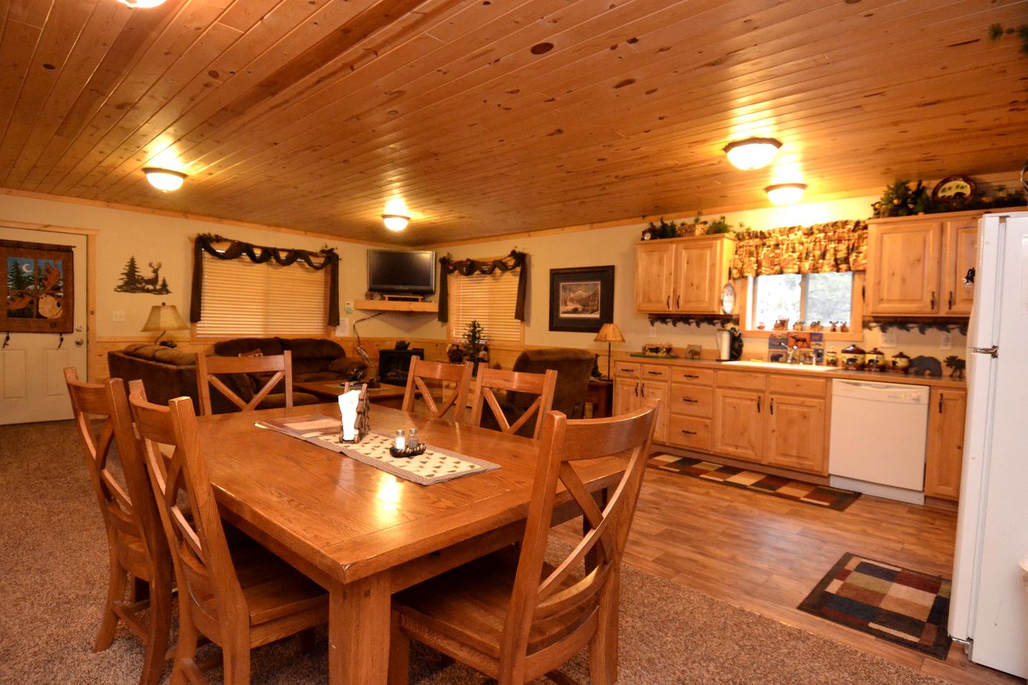 Warm and Enticing Luxury Cabin near Yellowstone National Park, Idaho