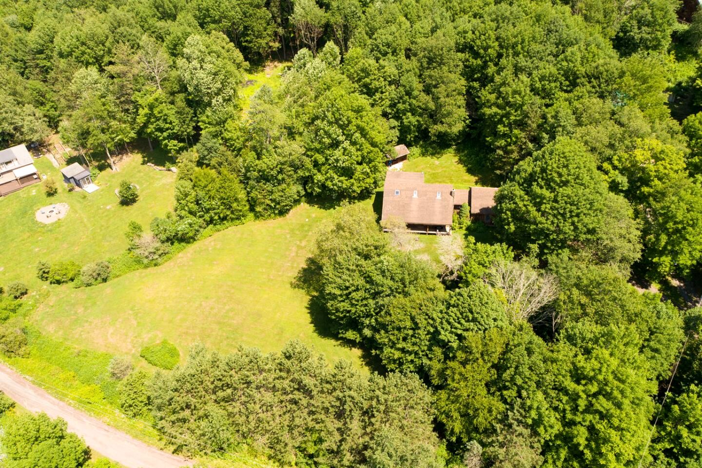 Warm & Inviting Cabin Retreat Perfect for Year-Round Escapes in Denver, New York