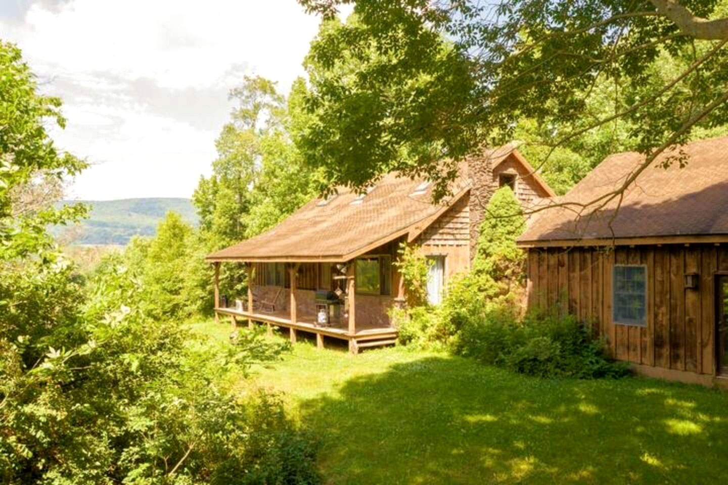 Warm & Inviting Cabin Retreat Perfect for Year-Round Escapes in Denver, New York