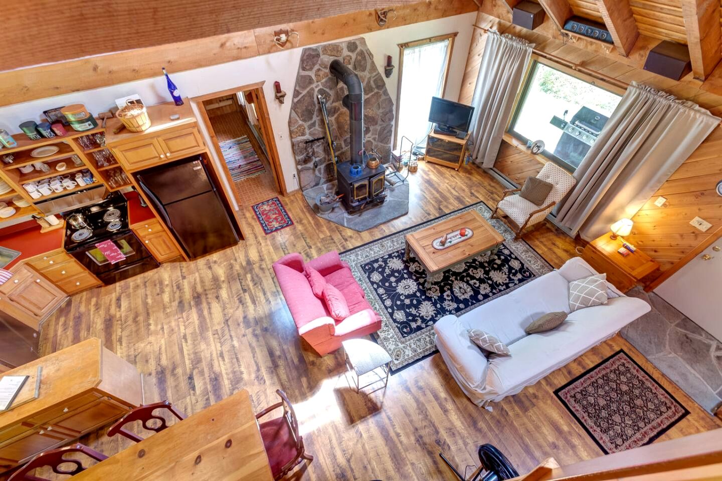 Warm & Inviting Cabin Retreat Perfect for Year-Round Escapes in Denver, New York