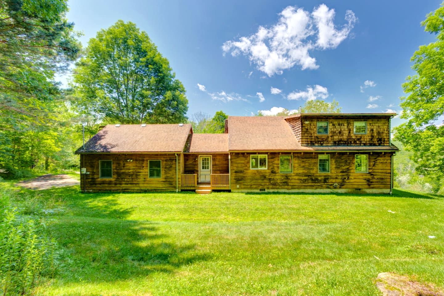 Warm & Inviting Cabin Retreat Perfect for Year-Round Escapes in Denver, New York