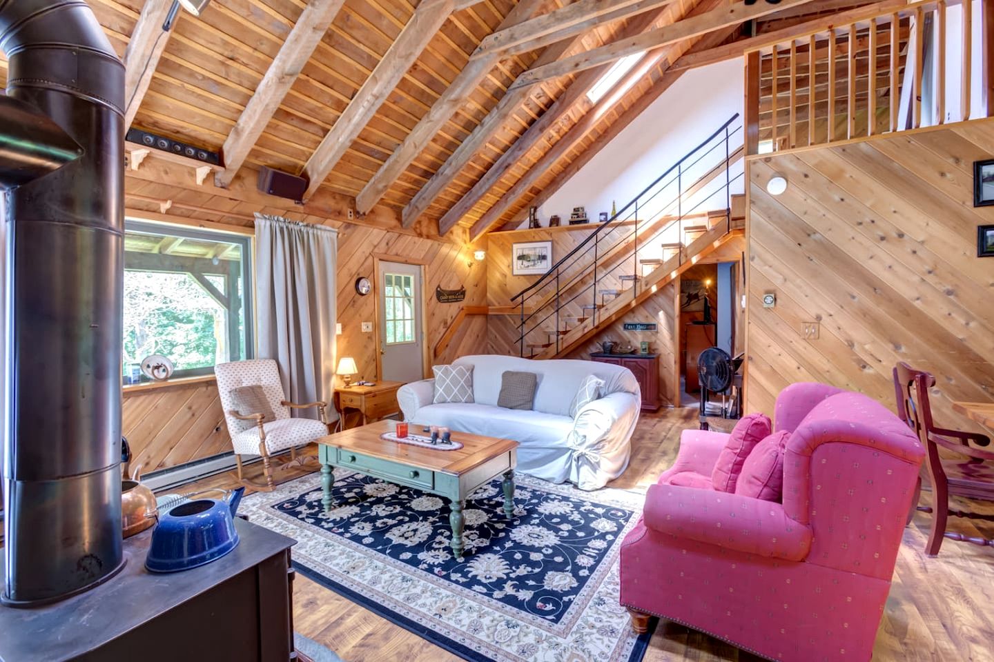 Warm & Inviting Cabin Retreat Perfect for Year-Round Escapes in Denver, New York
