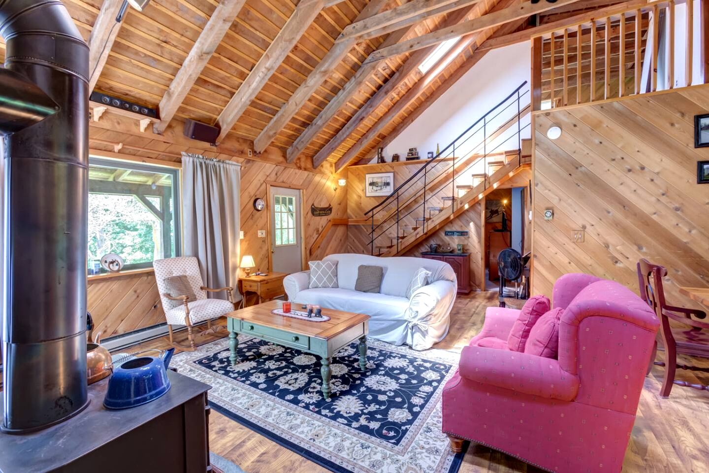 Warm & Inviting Cabin Retreat Perfect for Year-Round Escapes in Denver, New York