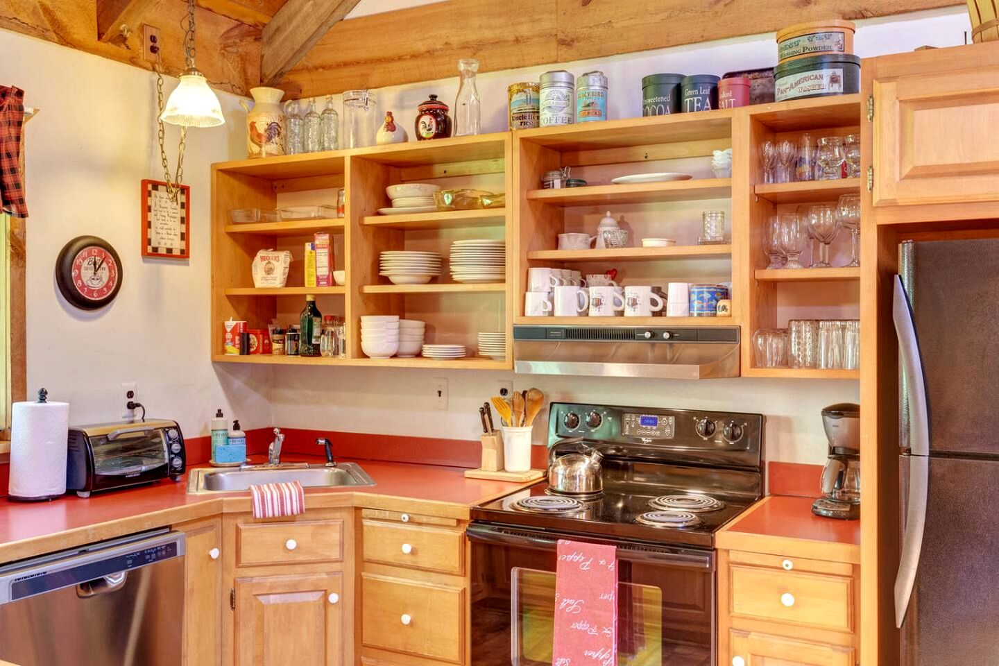 Warm & Inviting Cabin Retreat Perfect for Year-Round Escapes in Denver, New York