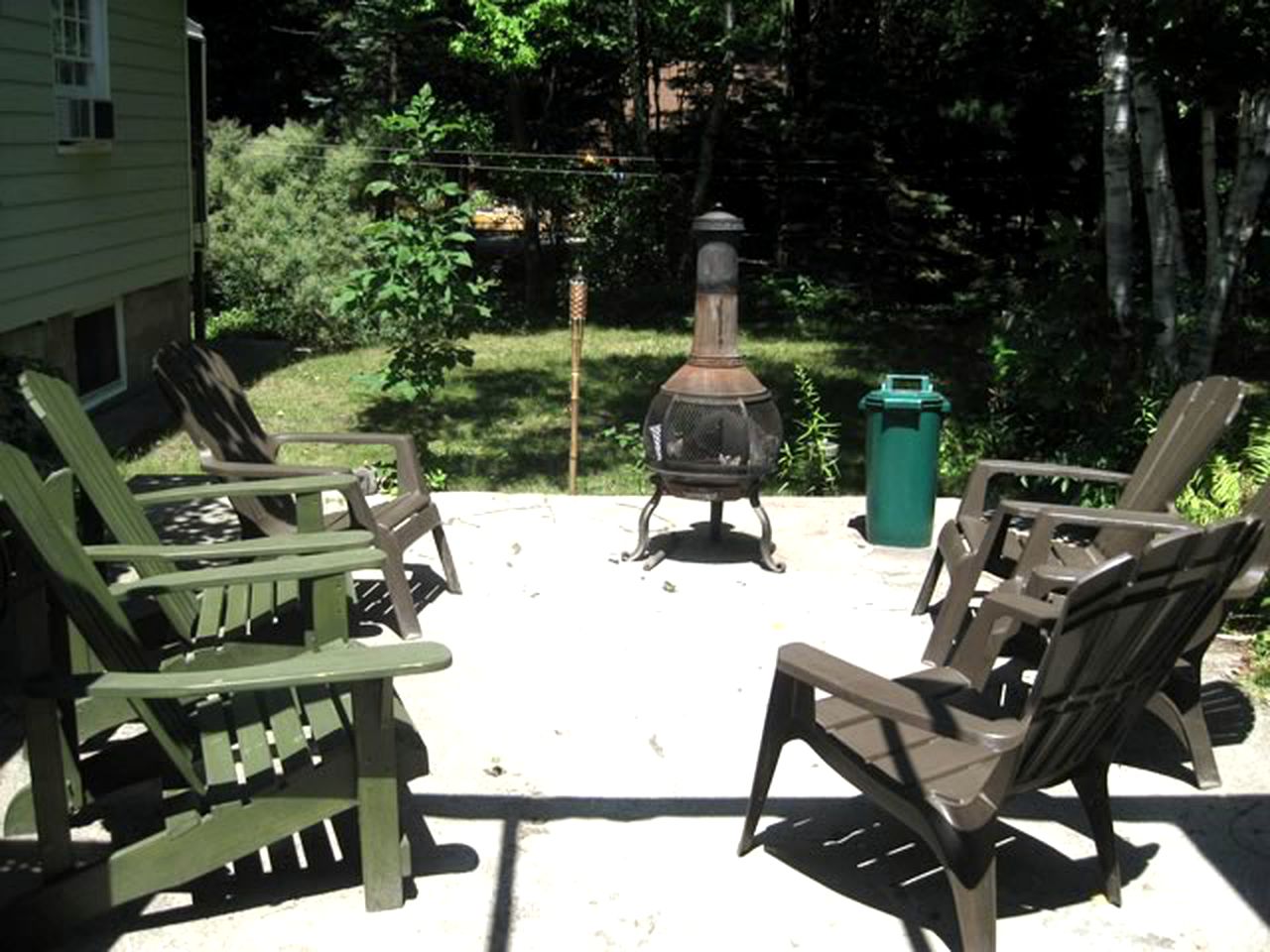 Family-Friendly Cottage Rental for Eight Guests in Wasaga Beach, Ontario