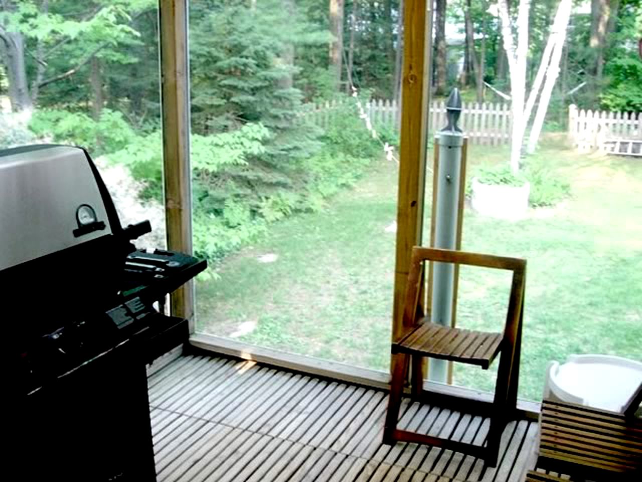 Family-Friendly Cottage Rental for Eight Guests in Wasaga Beach, Ontario