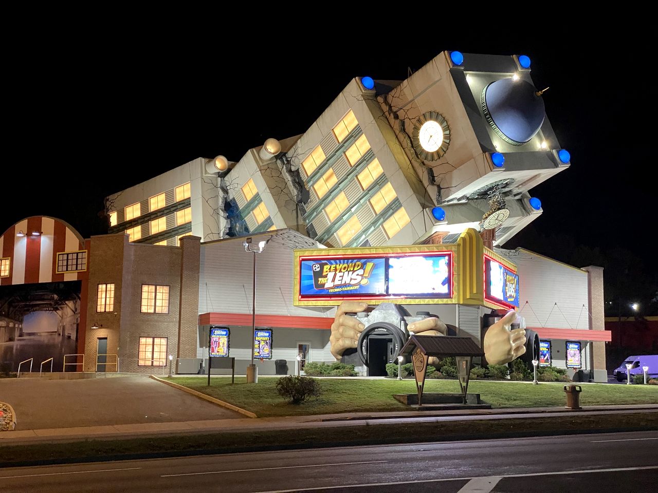 Fantastic Cabin Nestled Amidst Trees and Hot-tub Provided in Sevierville, Tennessee