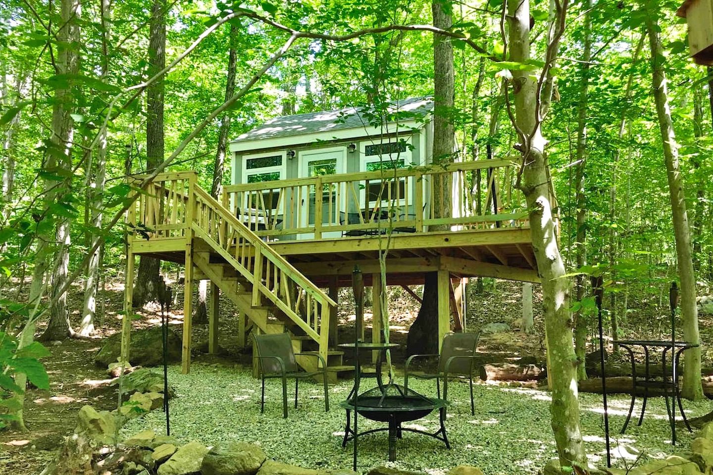 Glamping Tree House on an Impressive Property in Norwich, Connecticut