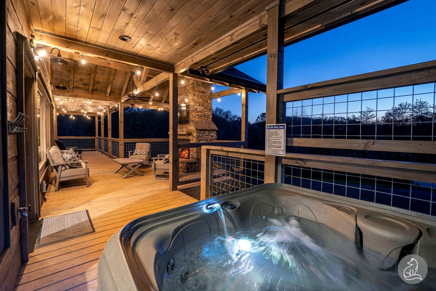 Cozy Wooden Cabin with Games, Hot-tub and Indoor Pool in Sevierville, Tennessee