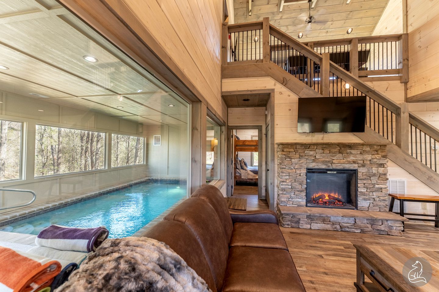 Cozy Wooden Cabin with Games, Hot-tub and Indoor Pool in Sevierville, Tennessee