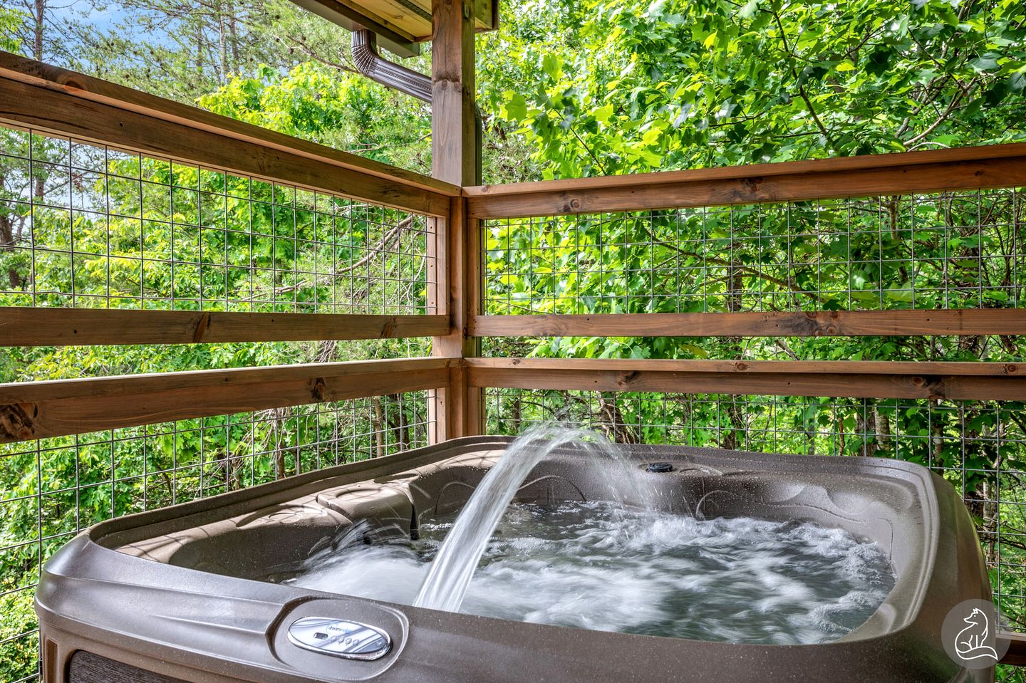 Cozy Wooden Cabin with Games, Hot-tub and Indoor Pool in Sevierville, Tennessee