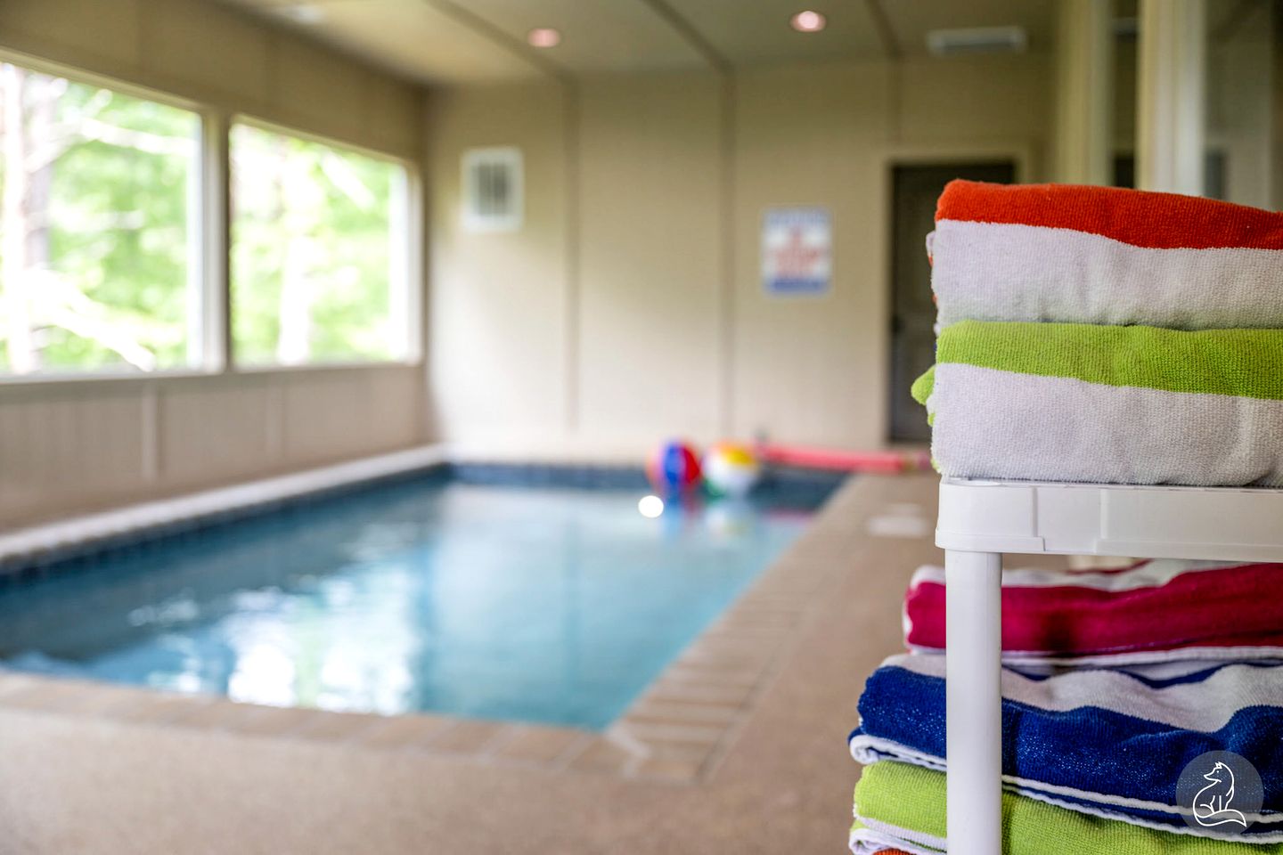 Cozy Wooden Cabin with Games, Hot-tub and Indoor Pool in Sevierville, Tennessee