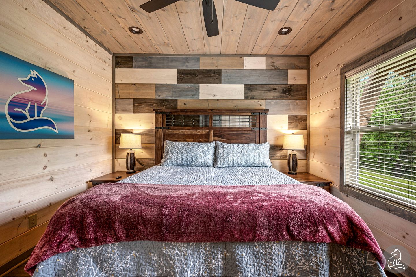 Cozy Wooden Cabin with Games, Hot-tub and Indoor Pool in Sevierville, Tennessee