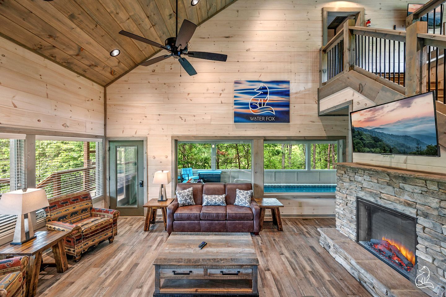 Cozy Wooden Cabin with Games, Hot-tub and Indoor Pool in Sevierville, Tennessee